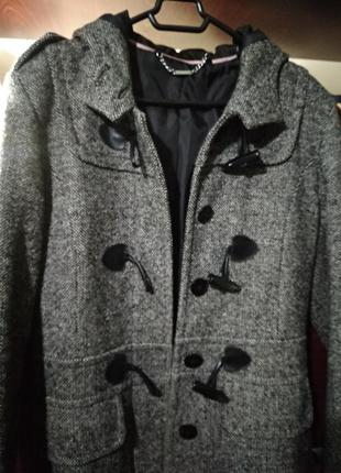 Жіноче драпове пальто.