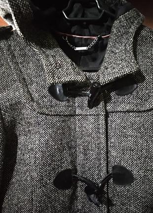 Жіноче драпове пальто.