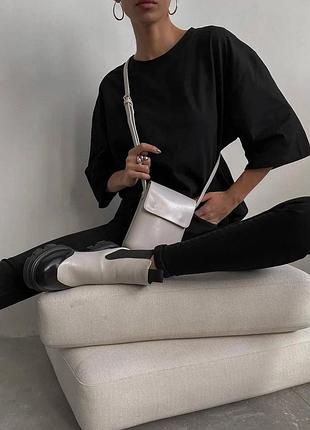 Чорна класична футболка