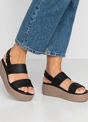 Босоножки сандалии на платформе crocs brooklyn low wedge,  оригинал1 фото