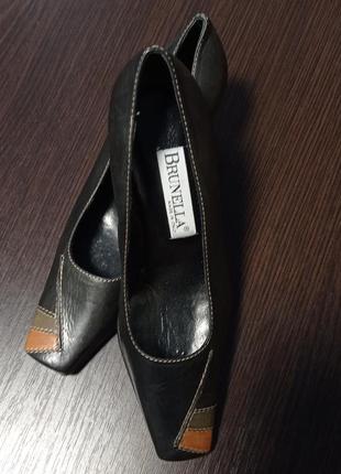 Brunella шкіряні туфлі,р.35,італія2 фото