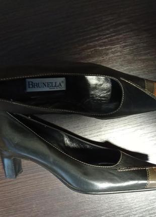 Brunella шкіряні туфлі,р.35,італія3 фото