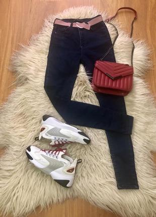 Джинси скінні