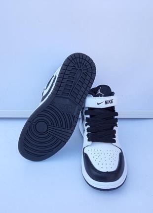 Кроссовки nike air jordan 1 mid white black tuxedo2 фото