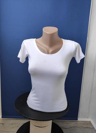 Футболка біла базова жіноча однотонна еластична футболка з круглим вирізом горловини