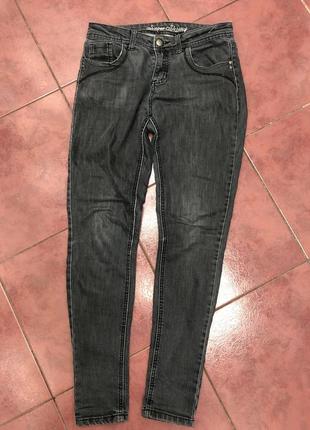 Джинсы серые