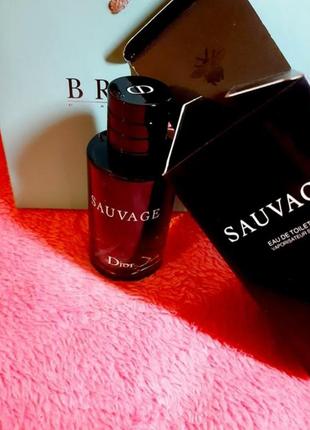 Духи мужские christian dior eau sauvage de parfum крістіан діор саваж
100мл мужская туалетная вода  духи парфюм оригинал