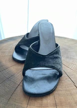 Босоніжки на каблуку