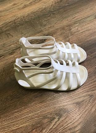 Босоніжки 3