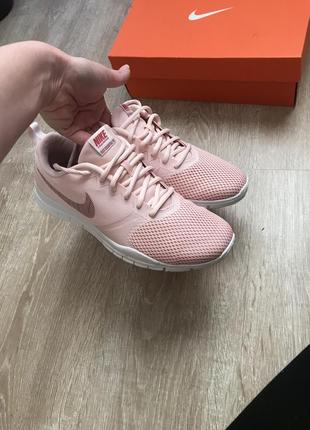 Кроссовки nike flex essential