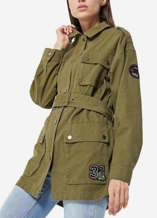 Куртка парка милитари летняя в стиле сафари с нашивками stradivarius1 фото