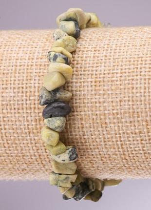 Браслет из натурального камня змеевик крошка на резинке d- 5-8мм l-18см