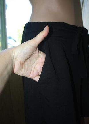 Стильные базовые чёрные шорты на резинке2 фото