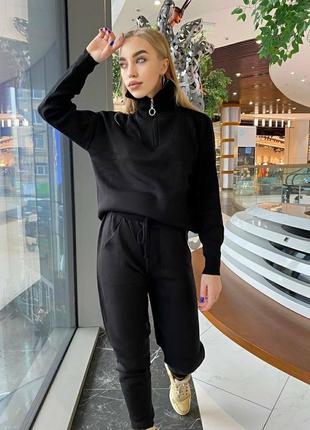Костюм з кофтою на замку і штани
