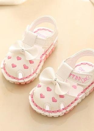 Дуже класні і милі босоніжки.