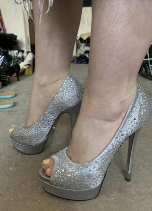 Серебряные туфли со стразами на каблуке туфли на шпильке6 фото