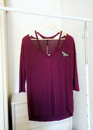 Бордова кофточка з бджілкою