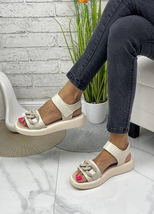 Женские бежевые кожаные босоножки