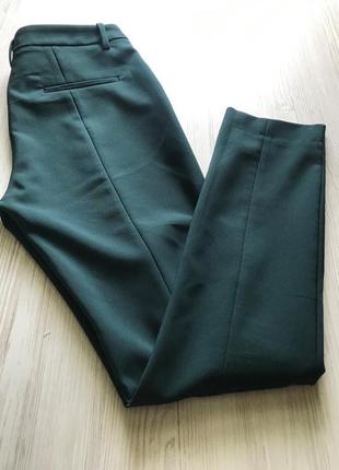Зелёные брюки классические