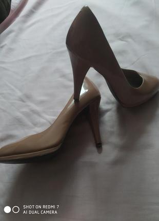 Туфли лакированные бежево-коричневые от limited5 фото