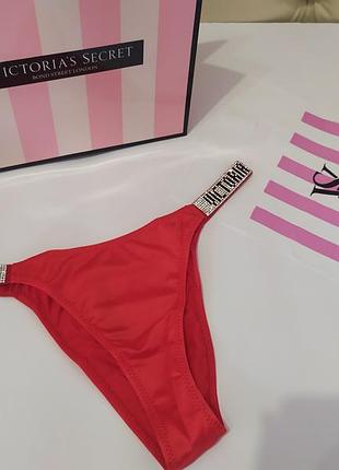 Красный. vs. трусики со стразами