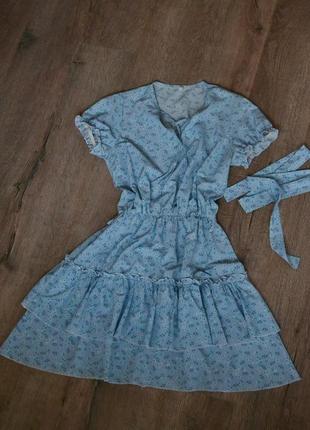 Коротке віскозна блакитна сукня в квітковий принт