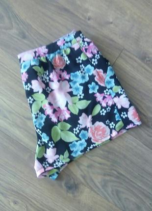 Фірмові шифонові шорті в квітковий прінт (divided by h&m)