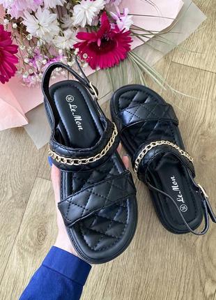 Жіночі чорні трендові модні літні босоніжки з ланцюжком сандалі на літо женские белые шикарные босоножки сандалии с цепочкой8 фото