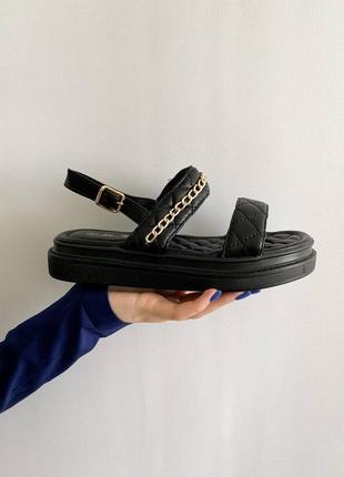 Жіночі чорні трендові модні літні босоніжки з ланцюжком сандалі на літо женские белые шикарные босоножки сандалии с цепочкой5 фото