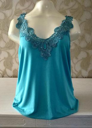 Майка з мереживом і стразами