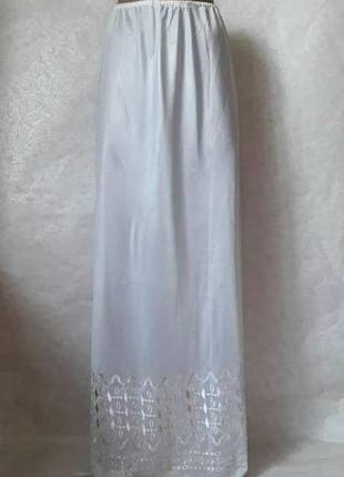Красивый серебристый подюбник в пол с вышивкой по низу, размер л-ка1 фото