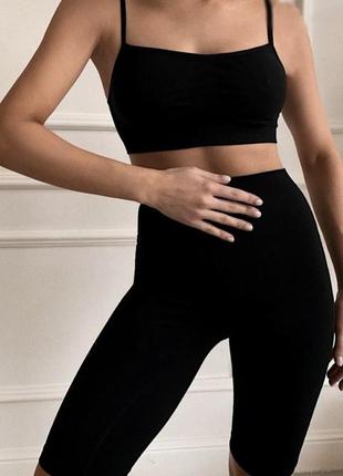 Базовые бесшовные велосипедки черного цвета с моделирующим эффектом