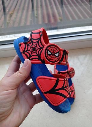 Оригінальні босоніжки marvel