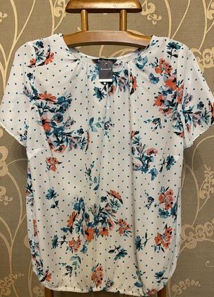 Очень красивая и стильная брендовая блузка.