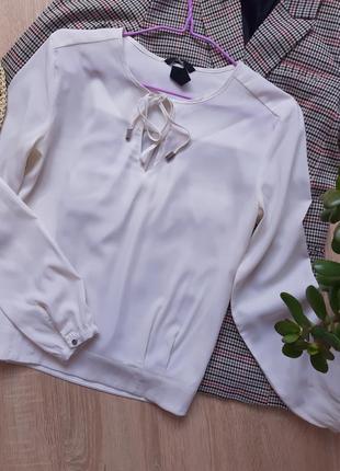 Мінімалістична біла блузка шифонова молочного кольору із зав’язками на шиї