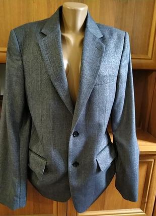 Піджак чоловічий фірмовий.