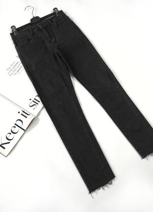 Чорні базові джинси скінні skinny з необробленим краєм вкорочені2 фото