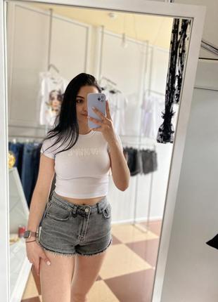 Білий топ в рубчик