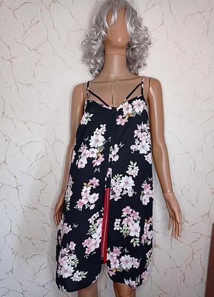 Майка подовжена з розрізом в квітковий принт