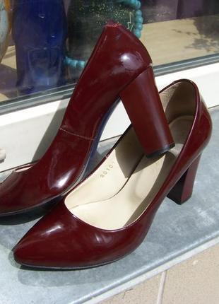 Туфли женские лаковые кожаные бордовые на устойчивом каблуке 36р grand style2 фото