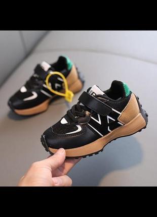 Стильні  кросівки