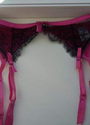 Сексуальная розовая атласная подвязка для чулков с черным кружевом ann summers3 фото