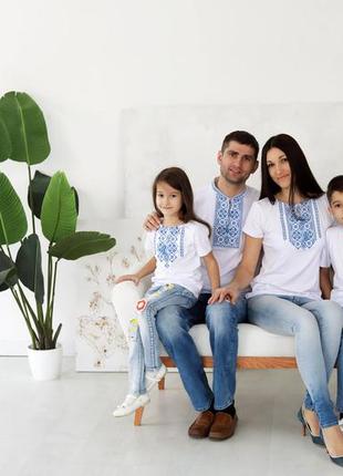 Семейный комплект вышитых футболок s-1