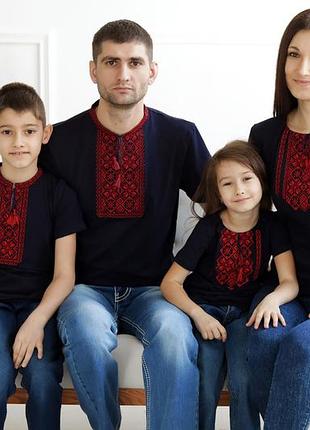 Семейный комплект вышитых футболок s-4