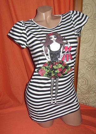 Смугаста футболка з дівчинкою 15 років