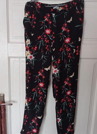Стильні легкі штани в квіточку