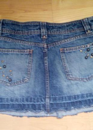 Крутая джинсовая юбка с заклепками2 фото