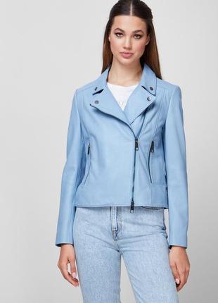 Голуба шкіряна куртка