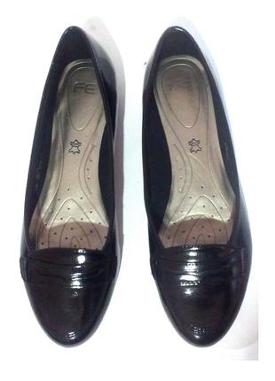 Стильные кожаные лаковые туфли на низком ходу от footglove, р.38,5-39 код t3991