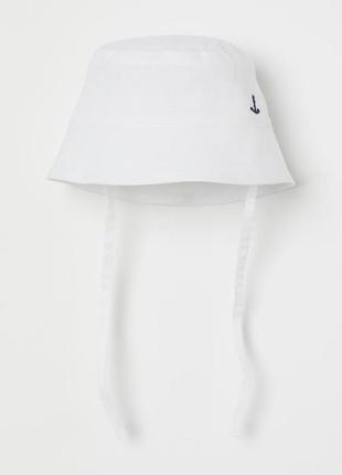 Белая хлопковая панамка с вышитым якорем1 фото